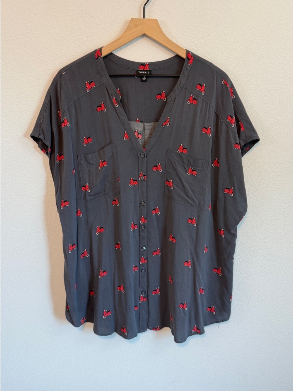 torrid Charcoal Button-Front V-Neck Top with Red Scooter Motif - Picture 5 of 11